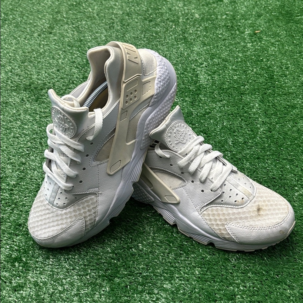 Nike Mens Air Huarache 318429-111 Triple White Running Shoes Sneakers Size 11